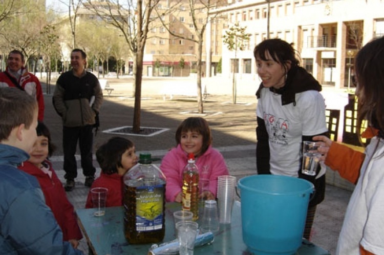 Taller infantil los sáabdos en el Gaztetxe de Barañain.