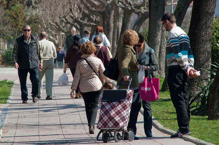 Barañain gente paseando